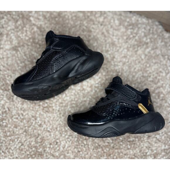Nike Air Jordan 11 Gold and Black Toddler Sneakers sz 4C - Picture 5 of 5